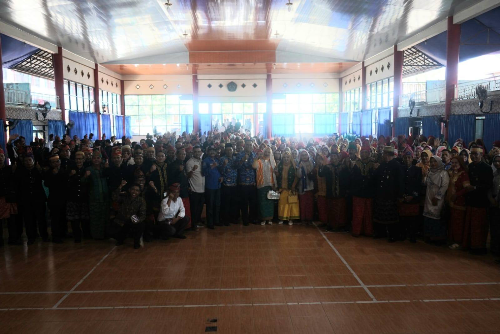 Bupati Sumbawa Ir. H. Syarafuddin Jarot, MP. Hadiri Dialog Pendidikan Dalam Rangka Hardiknas  tanggal 2 Mei 2025