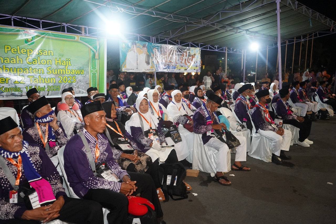 Bupati Sumbawa Lepas 231 Jamaah Haji Kloter 8 Tahun 2025