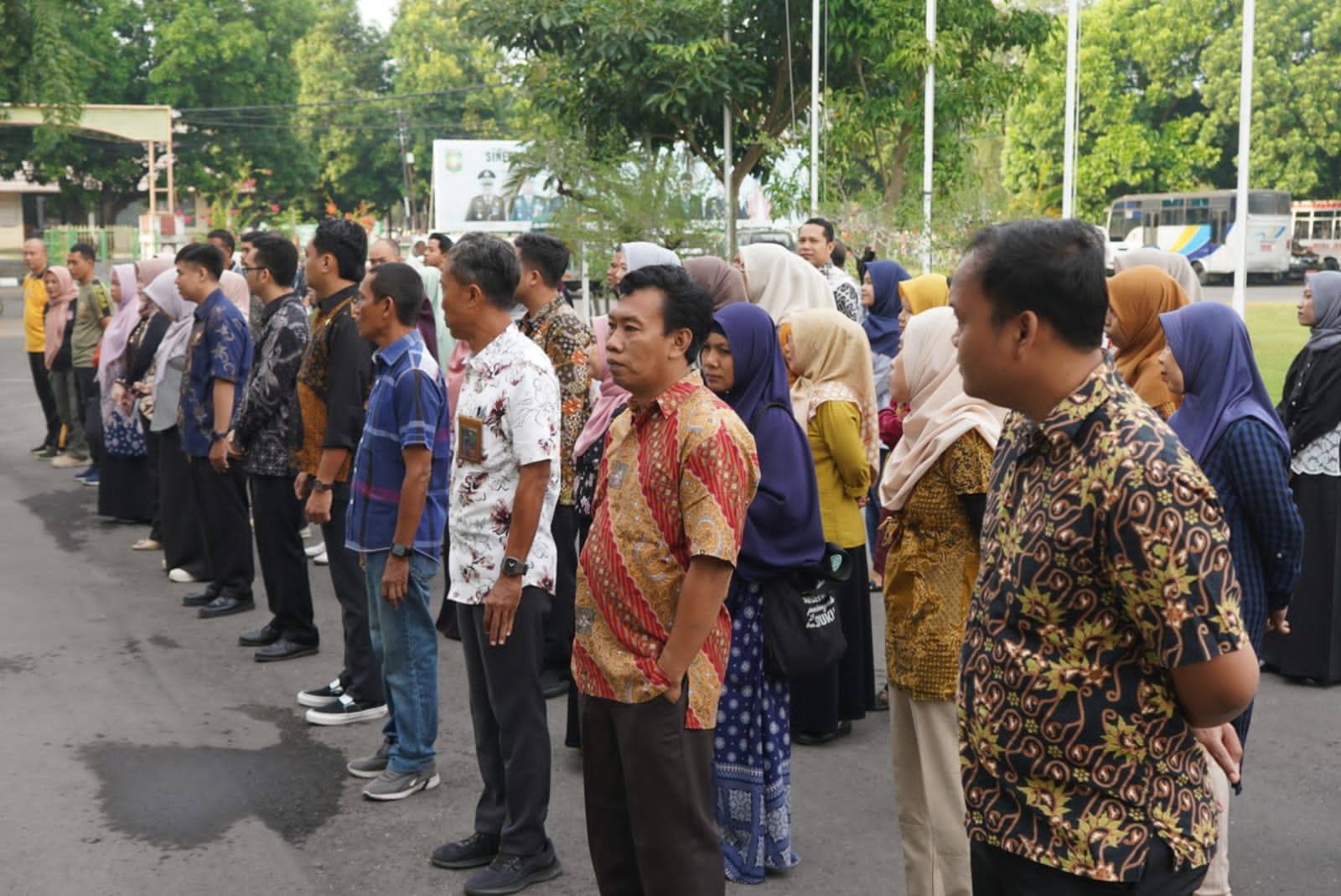 Bupati Sumbawa Serahkan Ambulans Medan Berat untuk Wilayah Terpencil Komitmen Pemerataan Layanan Kesehatan