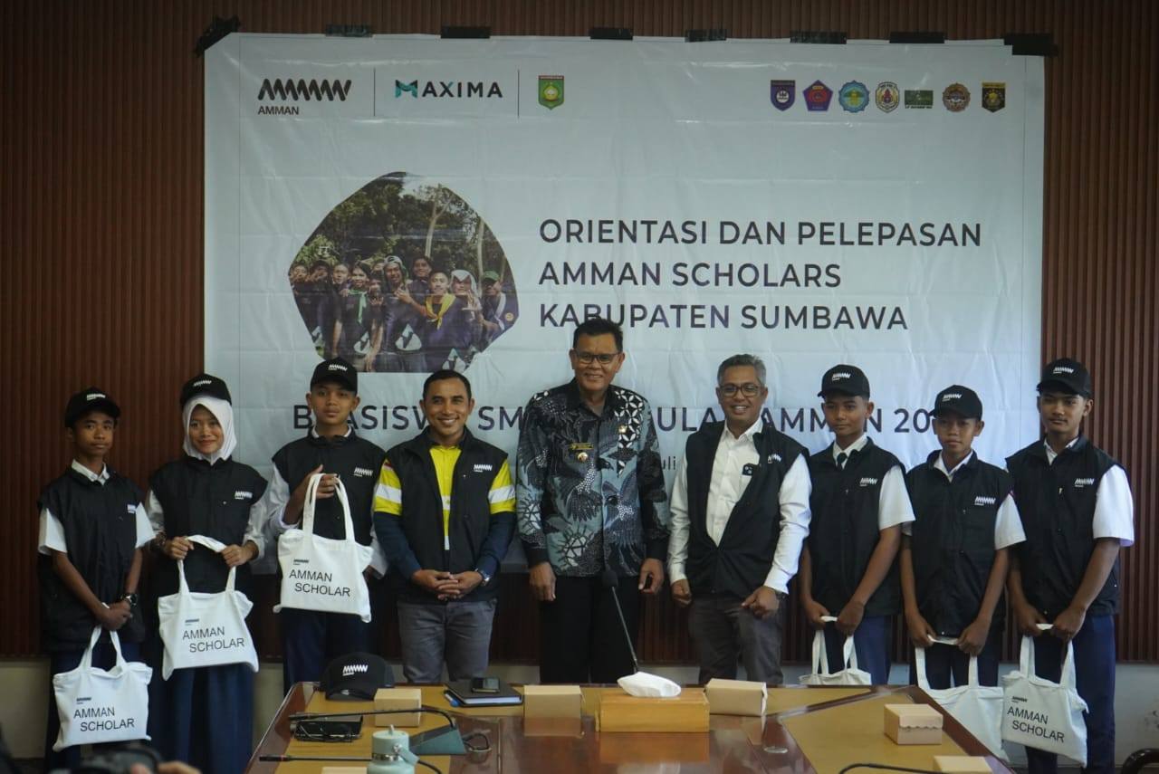 Bupati Sumbawa Lepas Tujuh Siswa Penerima Beasiswa AMMAN ke SMK Unggulan di Jawa