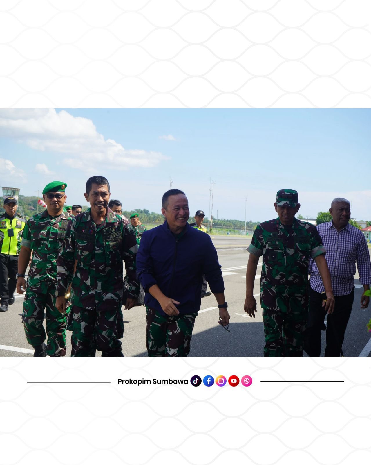 Pangdam IX/Udayana Kunjungi Sumbawa, Serahkan Tunggul Yonif TP 835/SYB