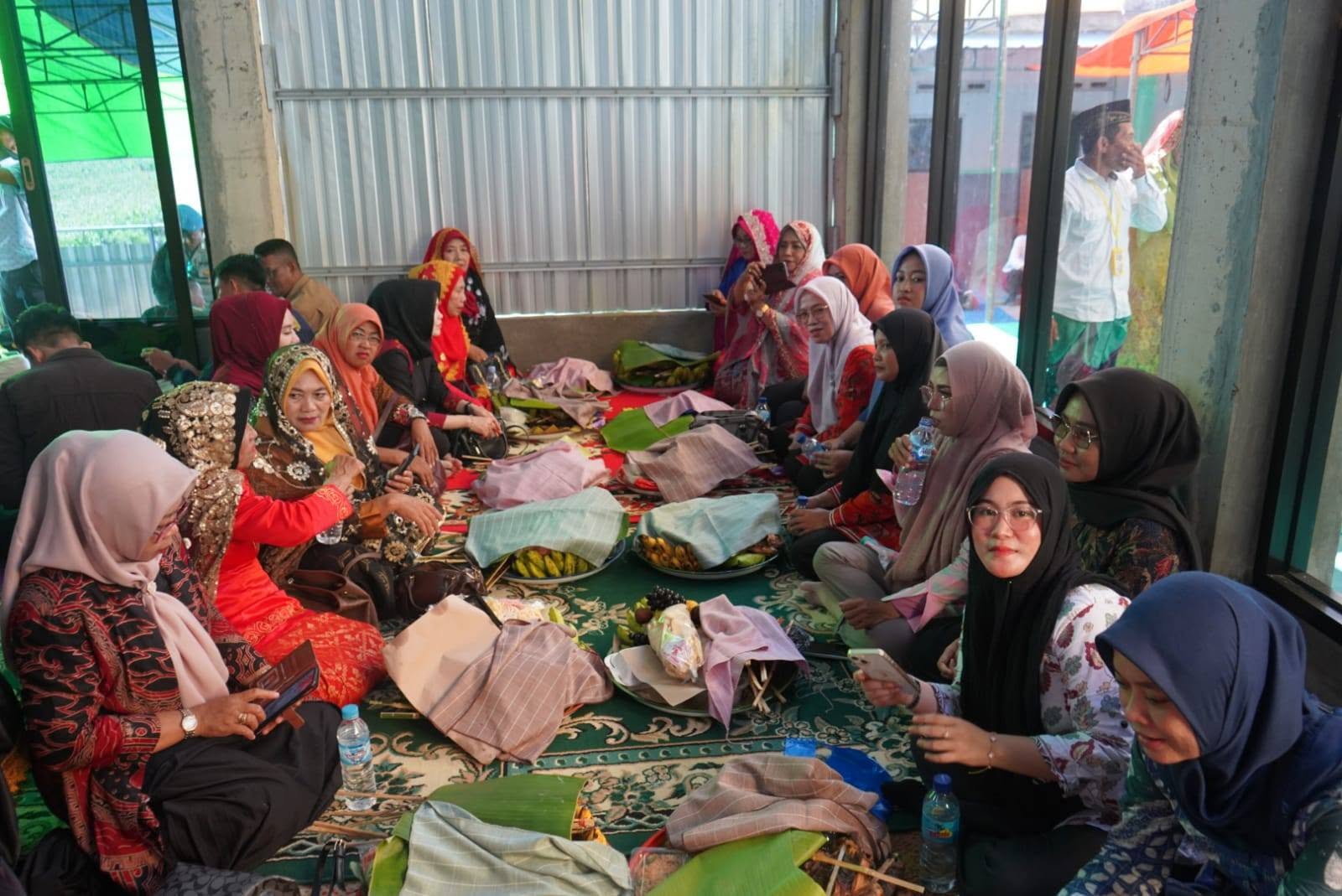 Bupati Sumbawa Buka Tradisi Mangan Barema di Desa Tatede: Warisan Budaya yang Menyatukan Masyarakat