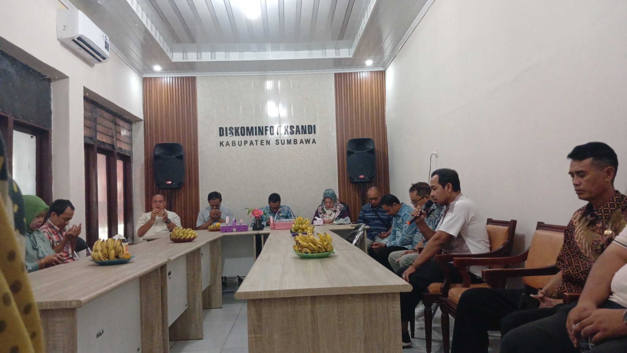 Melepas Salah seorang Staf Diskominfotiksandi Kab. Sumbawa Memasuki Purna Tugas