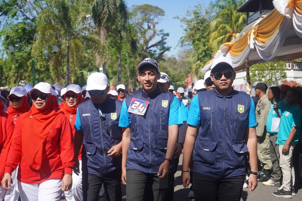 Bupati Sumbawa Lepas Lomba Gerak Jalan Tepat Waktu Tingkat Umum