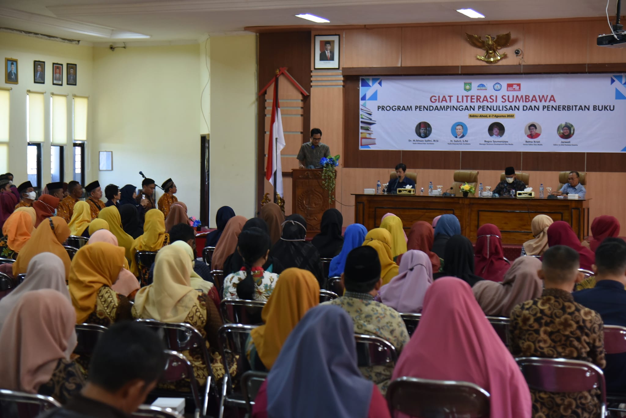 GIAT LITERASI SUMBAWA Program Pendampingan Penulisan dan Penerbitan Buku.