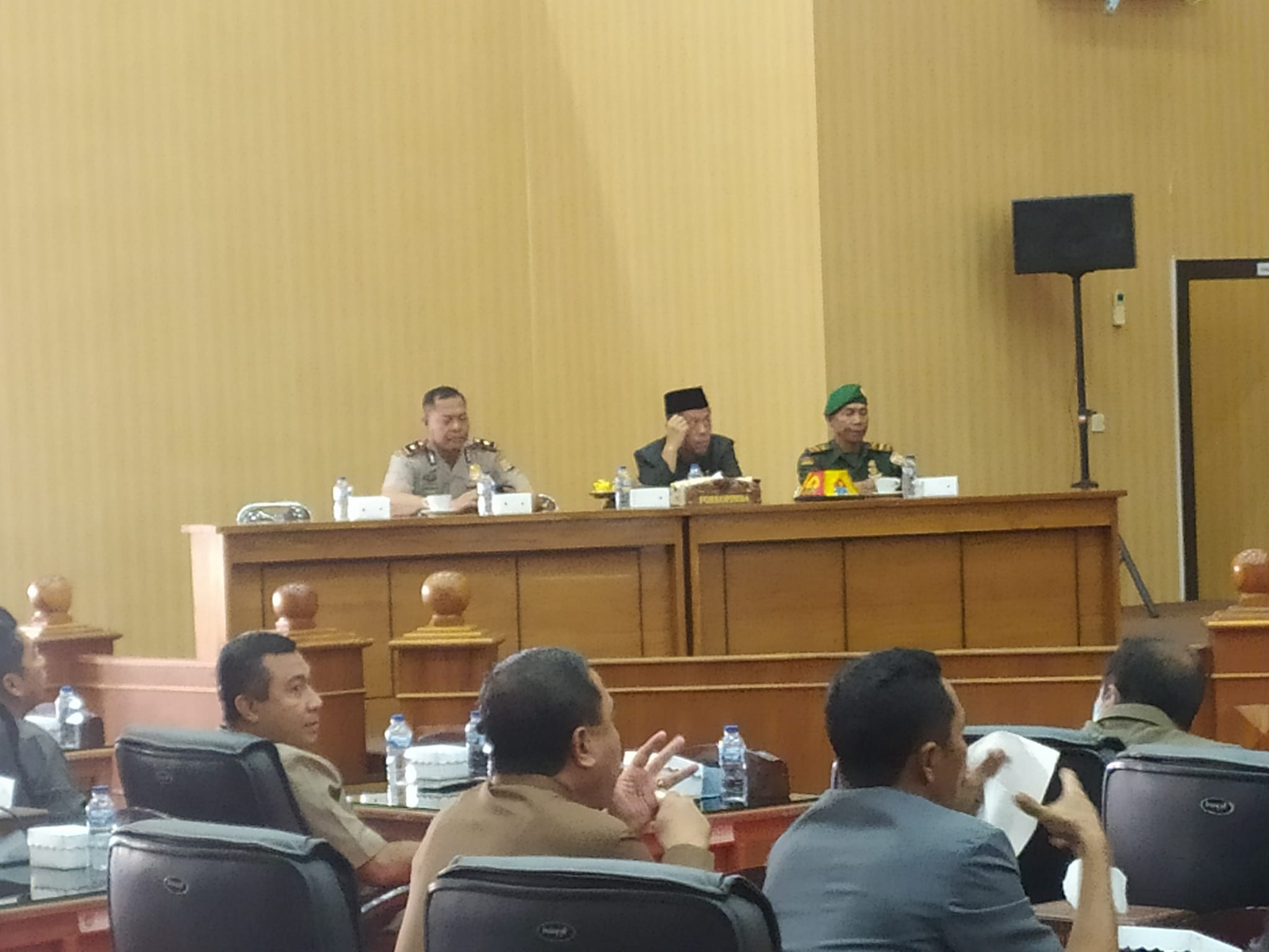 RAPAT PARIPURNA DPRD KABUPATEN SUMBAWA PENYAMPAIAN TANGGAPAN DAN JAWABAN BUPATI SUMBAWA ATAS PANDANGAN UMUM FRAKSI -FRAKSI DPRD KABUPATEN SUMBAWA TERH