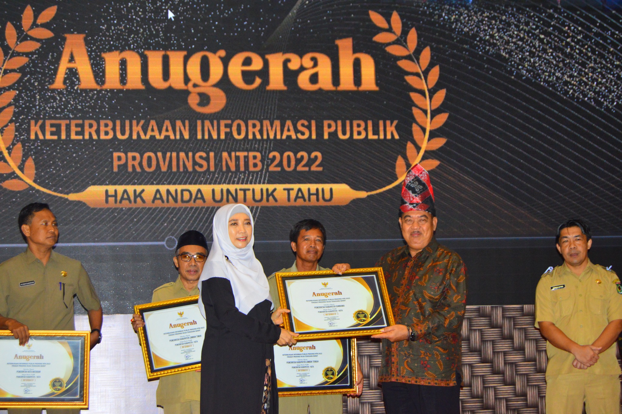 Kembali Pemkab Sumbawa Raih Anugerah Keterbukaan Informasi Publik Kategori Informatif