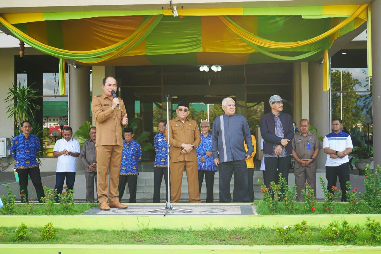 Bupati Sumbawa secara resmi melepas keberangkatan anggota marching band Dea Malela yang akan mengikuti kejuaraan nasional Hamengkubuwono CUP 2022.