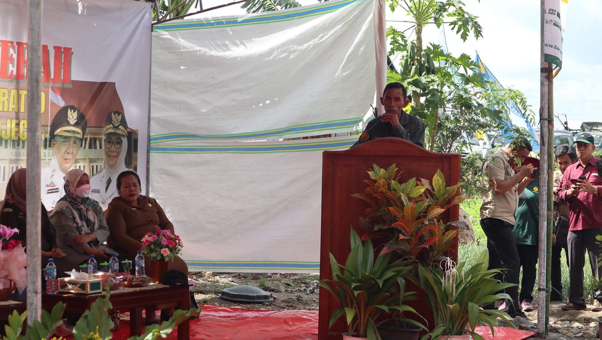 Panen Raya Bawang Merah Kelompok Tani Parak Olat Desa Brang Kolong Kec. Plampang Program Upland Ditjen PSP Kementan RI