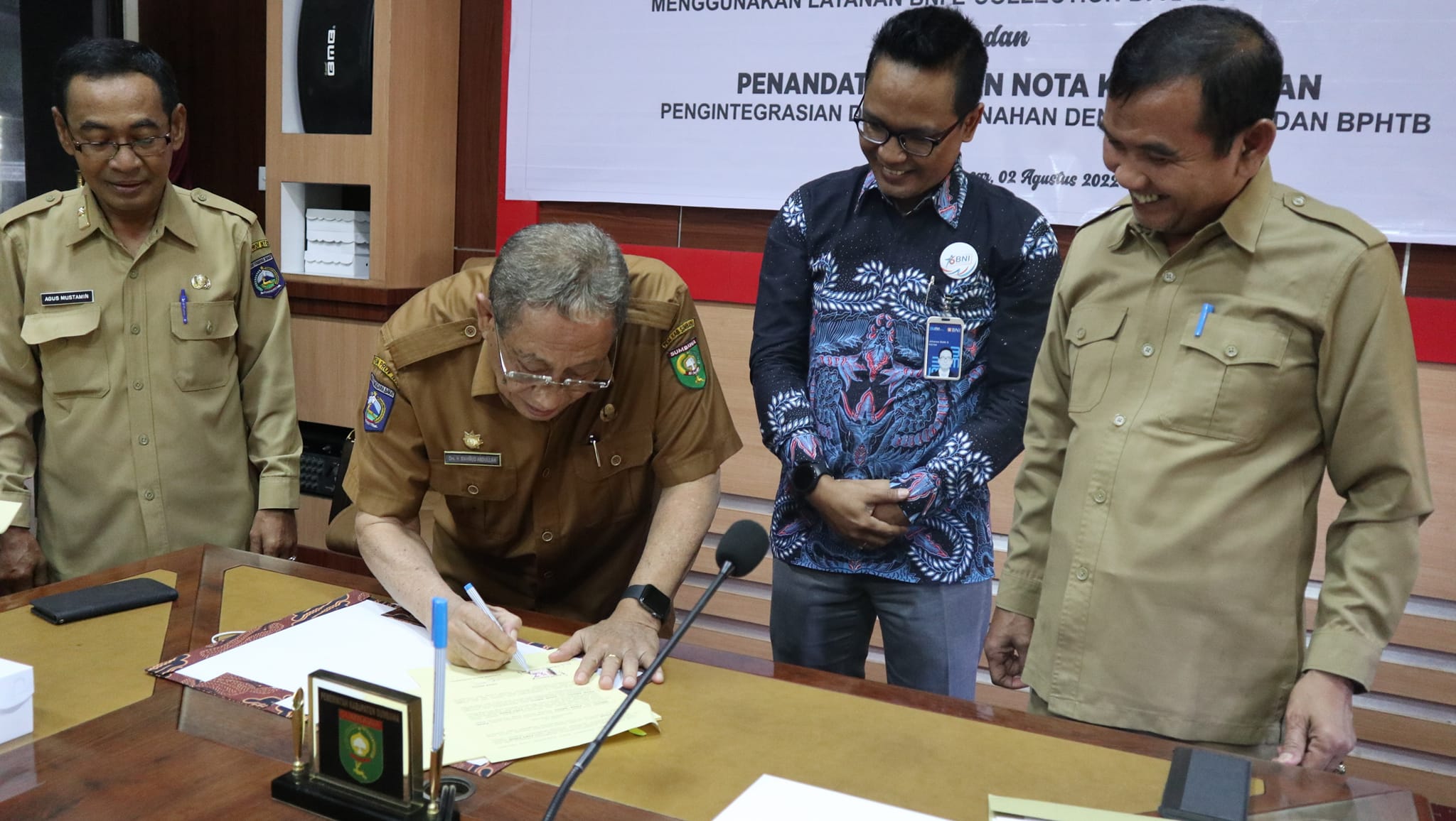 Penandatanganan Perjanjian Kerjasama (PKS) Penyelesaian Layanan Perbankan Dalam Penerimaan Pembayaran Pajak Daerah Menggunakan Layanan BNI E-collection Di Kabupaten Sumbawa dan Penandatanganan Nota Ke
