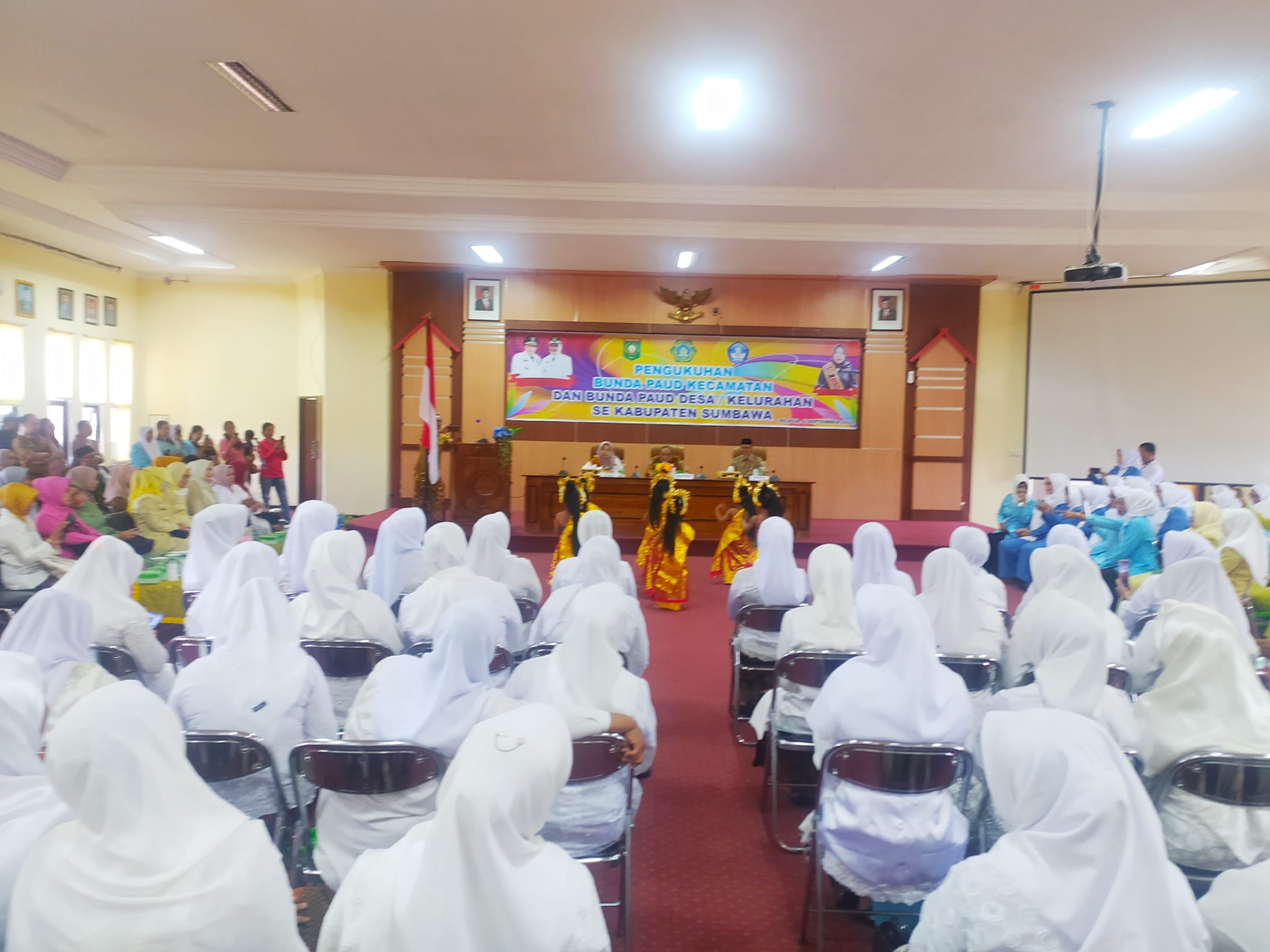 PENGUKUHAN BUNDA PAUD KECAMATAN  DAN BUNDA PAUD DESA / KELURAHAN SE KABUPATEN SUMBAWA.