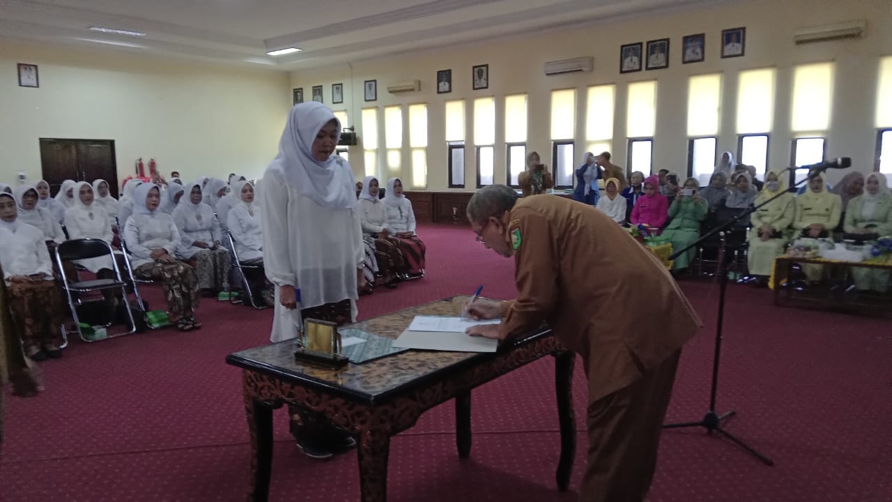 PENGUKUHAN BUNDA PAUD KECAMATAN  DAN BUNDA PAUD DESA / KELURAHAN SE KABUPATEN SUMBAWA.