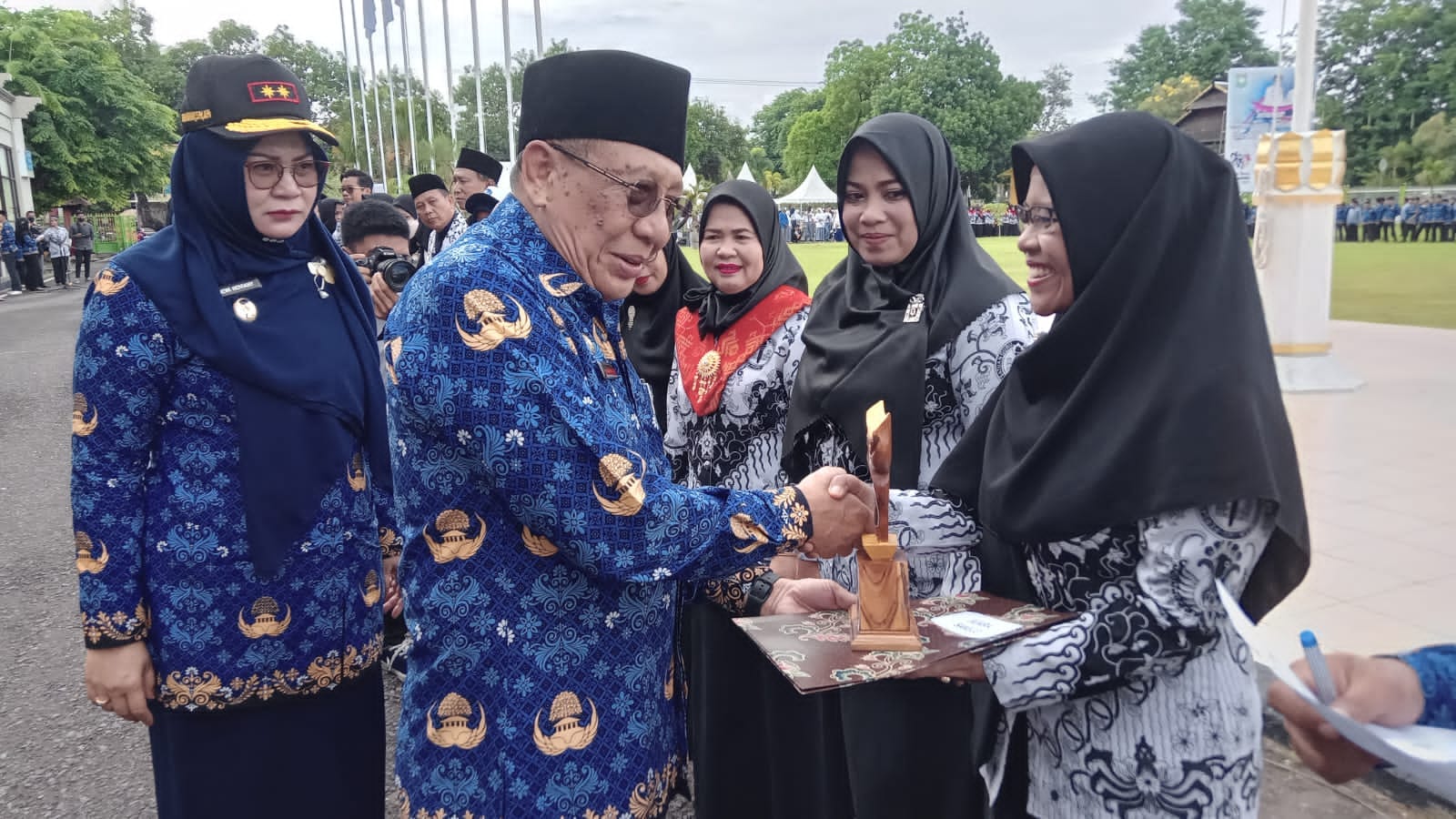 UPACARA PERINGATAN  HARI GURU NASIONAL DAN HUT PGRI KE -  77 DAN HUT  KORPS PEGAWAI REPUBLIK INDONESIA  KE - 51 TAHUN 2022 