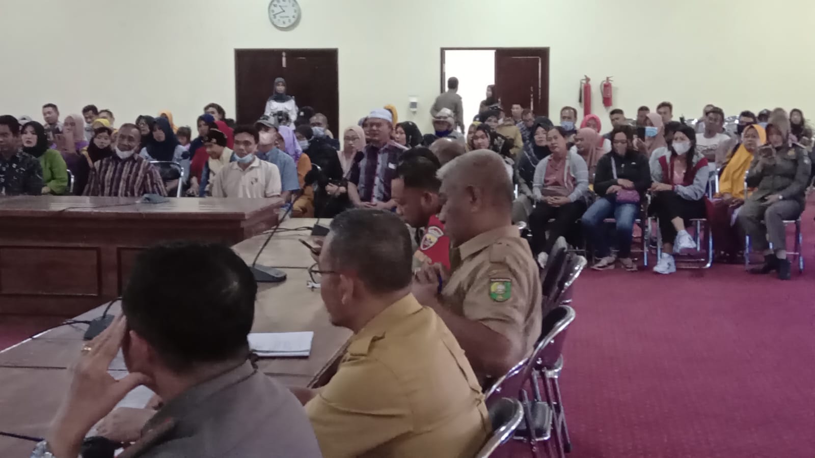 PERTEMUAN ANTARA PEMERINTAH KABUPATEN SUMBAWA DENGAN PARA PEDAGANG KECAMATAN UTAN