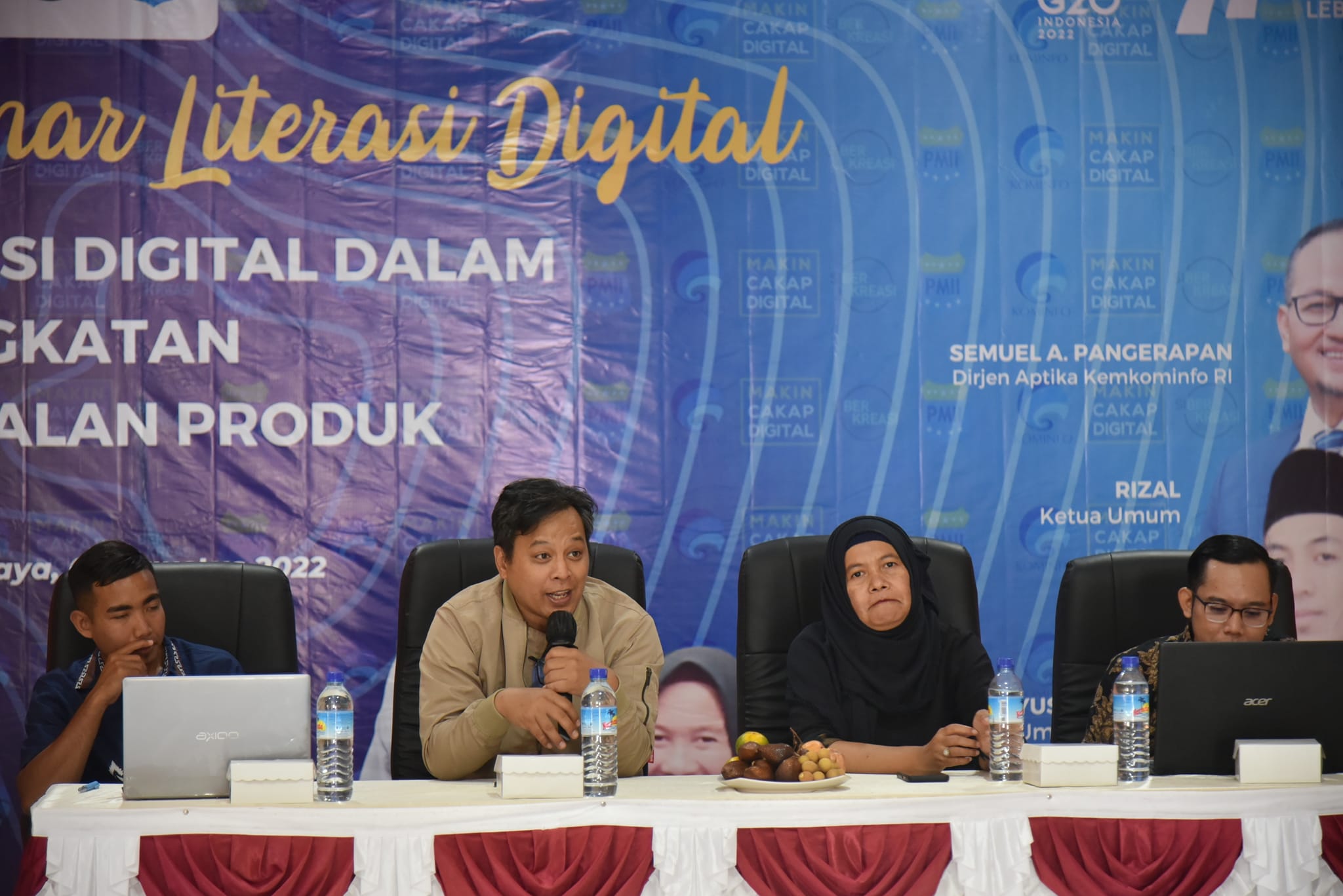 Seminar Literasi Digital 