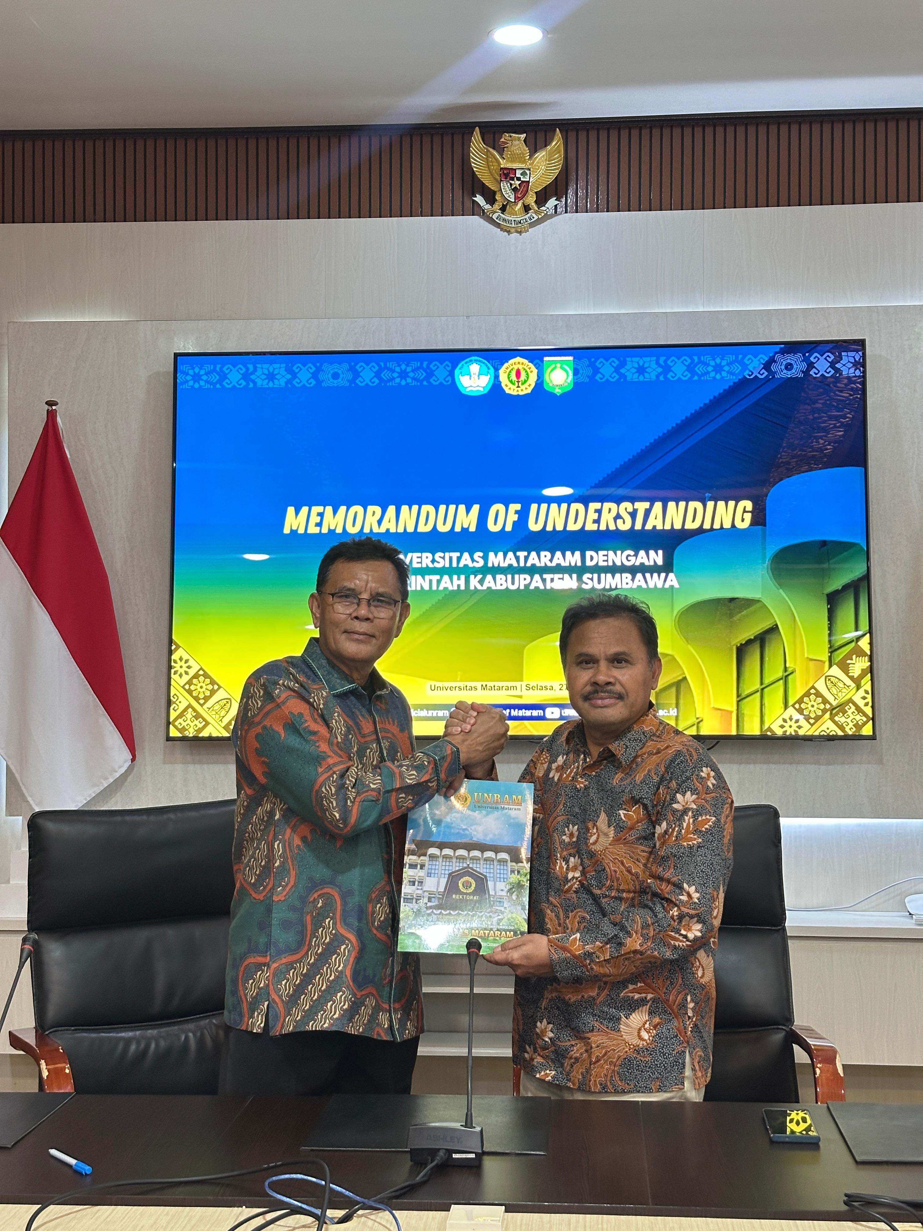 Pemkab Sumbawa dan UNRAM Jalin Kerjasama Beasiswa Kedokteran dan Farmasi untuk Putra-Putri Daerah