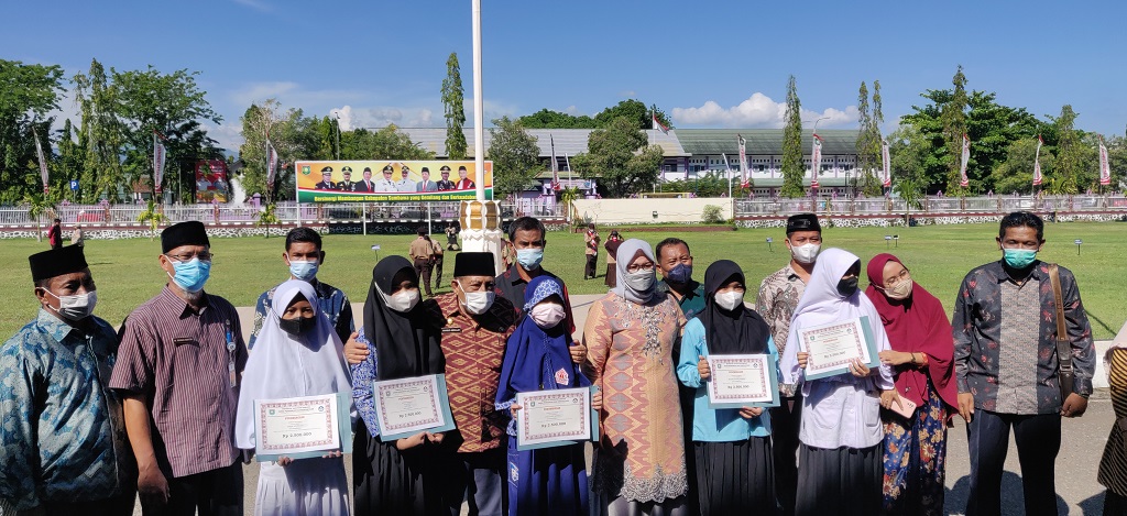 Penghargaan Siswa Berpretasi pada Hari Sumpah Pemuda