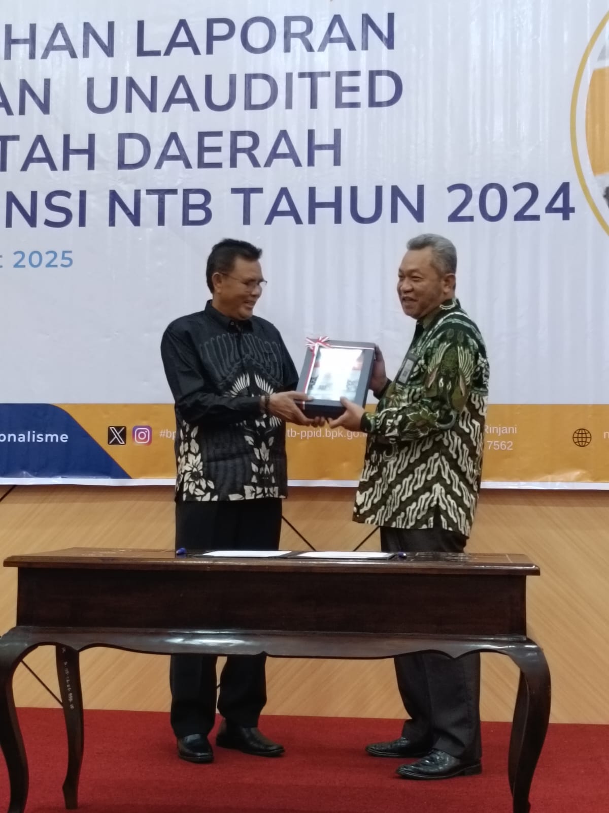 Bupati Sumbawa Hadiri Penyerahan Laporan Keuangan Unaudited Pemda se-Provinsi NTB Tahun 2024