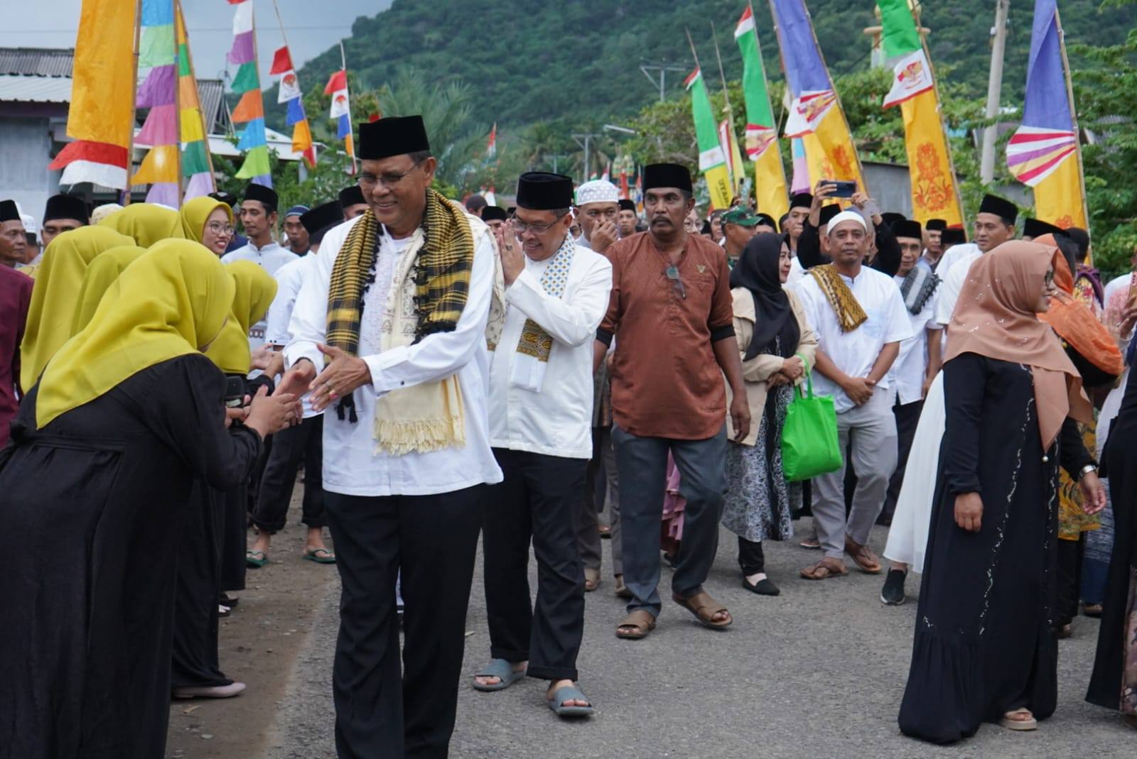 Safari Ramadhan 1446 H, Bupati Sumbawa Disambut Meriah di Desa Labuhan Sangoro