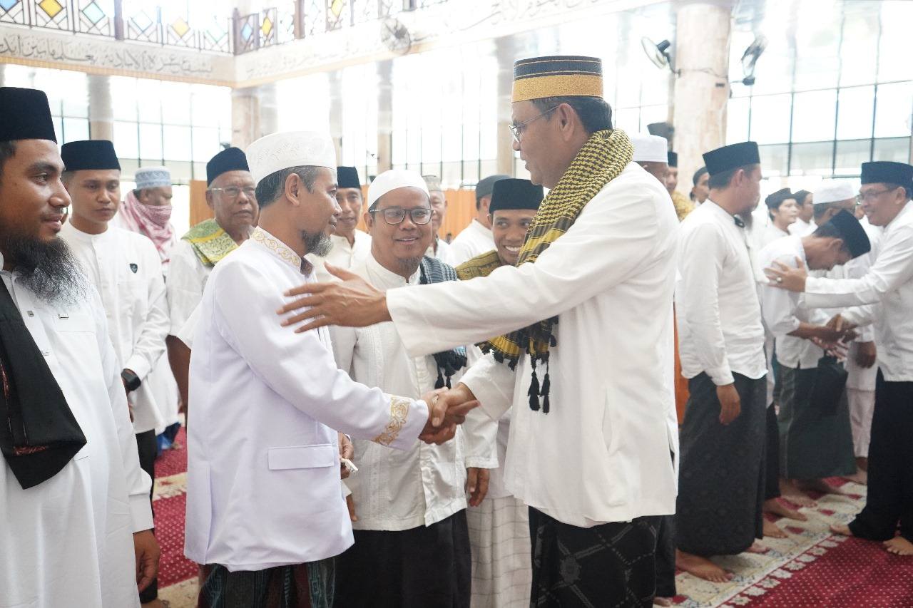 Bupati Sumbawa Kukuhkan Pengurus Masjid Agung Nurul Huda Masa Bakti 2025–2030