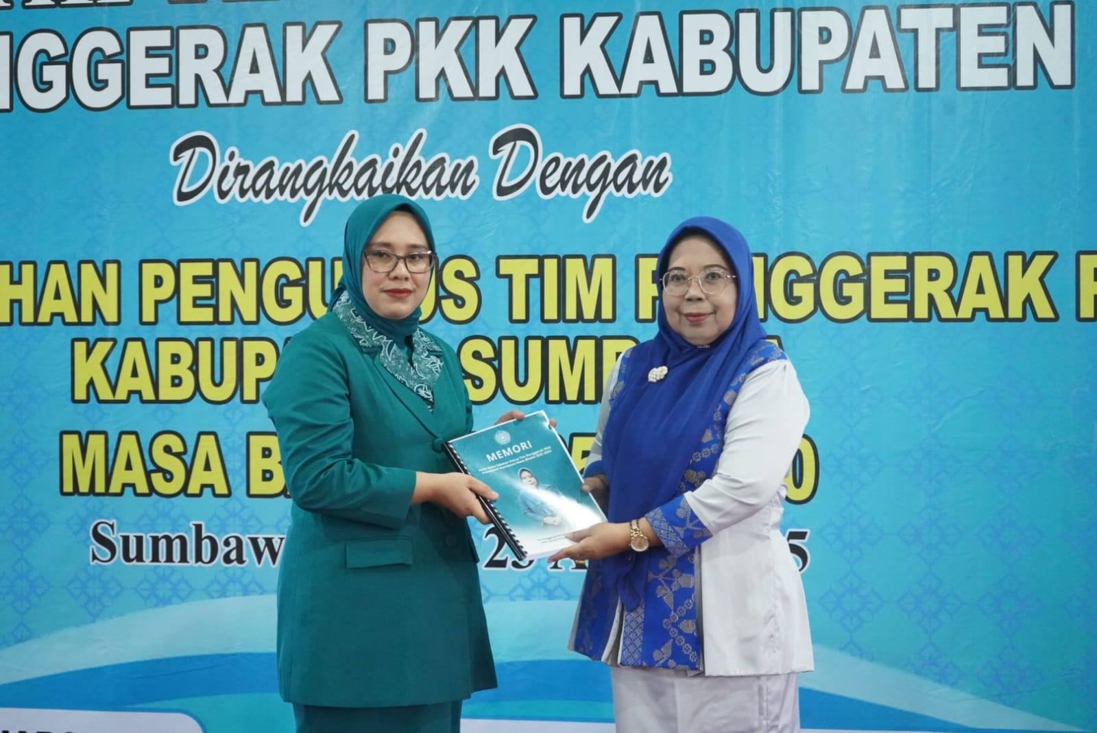 Bupati Sumbawa Kukuhkan Pengurus Baru TP PKK Kabupaten Sumbawa Masa Bakti 2025–2030