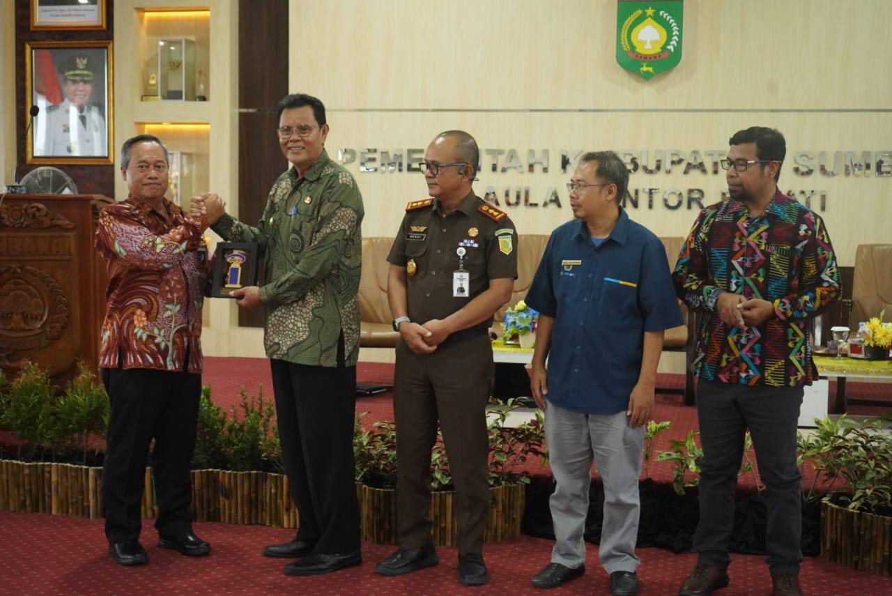 Bupati Sumbawa Tutup Workshop Evaluasi Pengelolaan Keuangan dan Pembangunan Desa