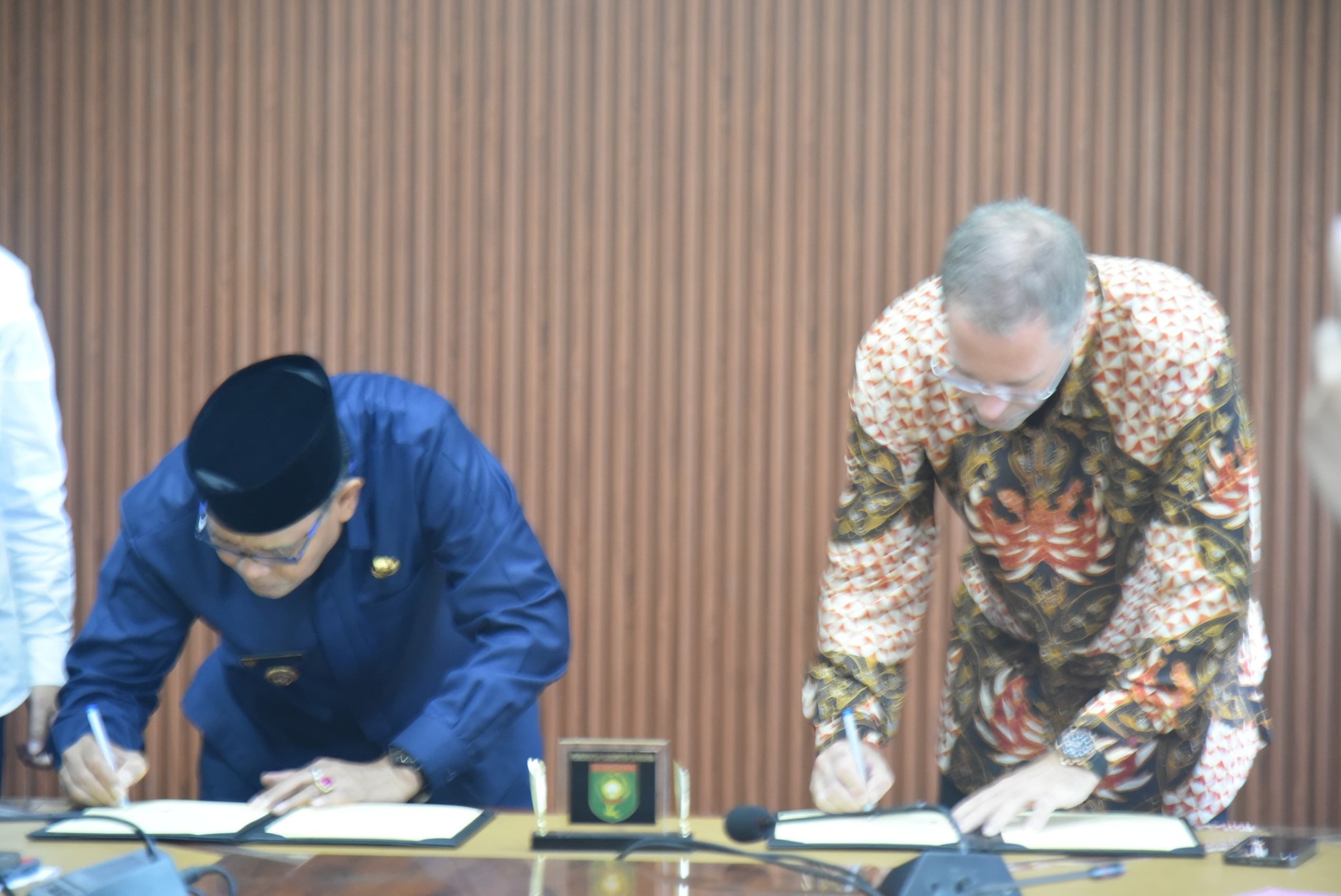 Pemkab Sumbawa Teken Kesepakatan Pengembangan Energi Terbarukan, Air Bersih, dan Ketahanan Pangan