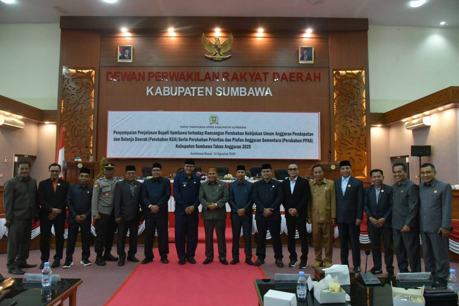 Bupati Sumbawa Sampaikan Penjelasan Perubahan KUA-PPAS 2025 di Sidang Paripurna DPRD