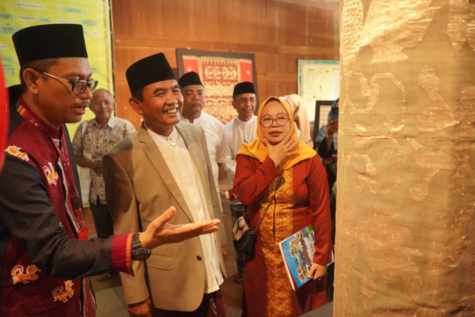 Wakil Bupati Sumbawa Buka Lomba Seni dan Pameran Keliling di Museum Istana Dalam Loka