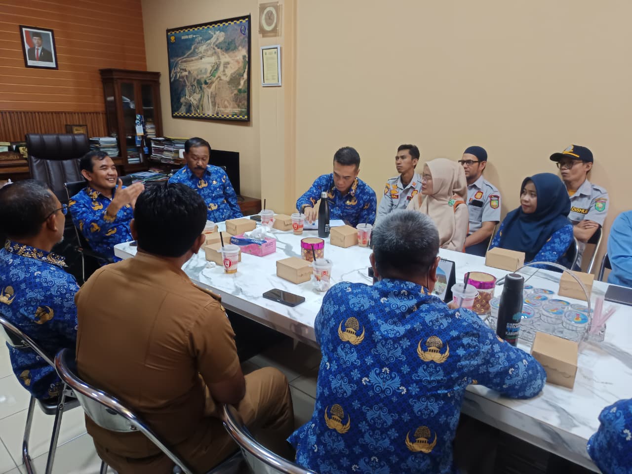 Pemkab Sumbawa Gelar Rapat Evaluasi Car Free Night, Wabup Tekankan Potensi PAD dan Tertib Retribusi Parkir
