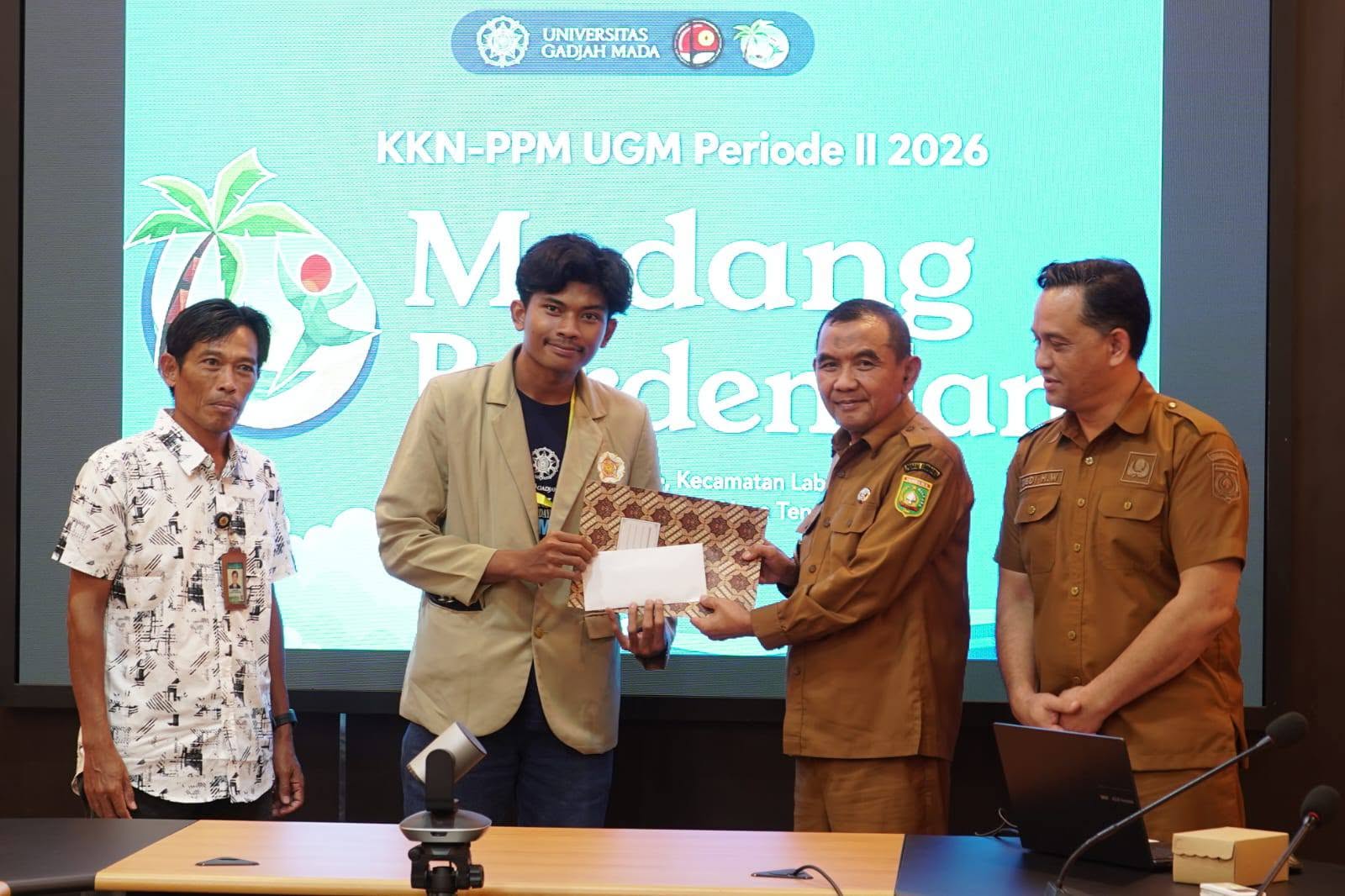 Wabup Ansori Terima Mahasiswa KKN-PPM UGM, Perkuat Kolaborasi Pembangunan di Kawasan 3T Pulau Medang