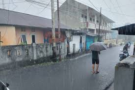 WASPADA CUACA EKSTREM DI TENGAH MUSIM KEMARAU, MASYARAKAT DIMINTA TINGKATKAN KEWASPADAAN!