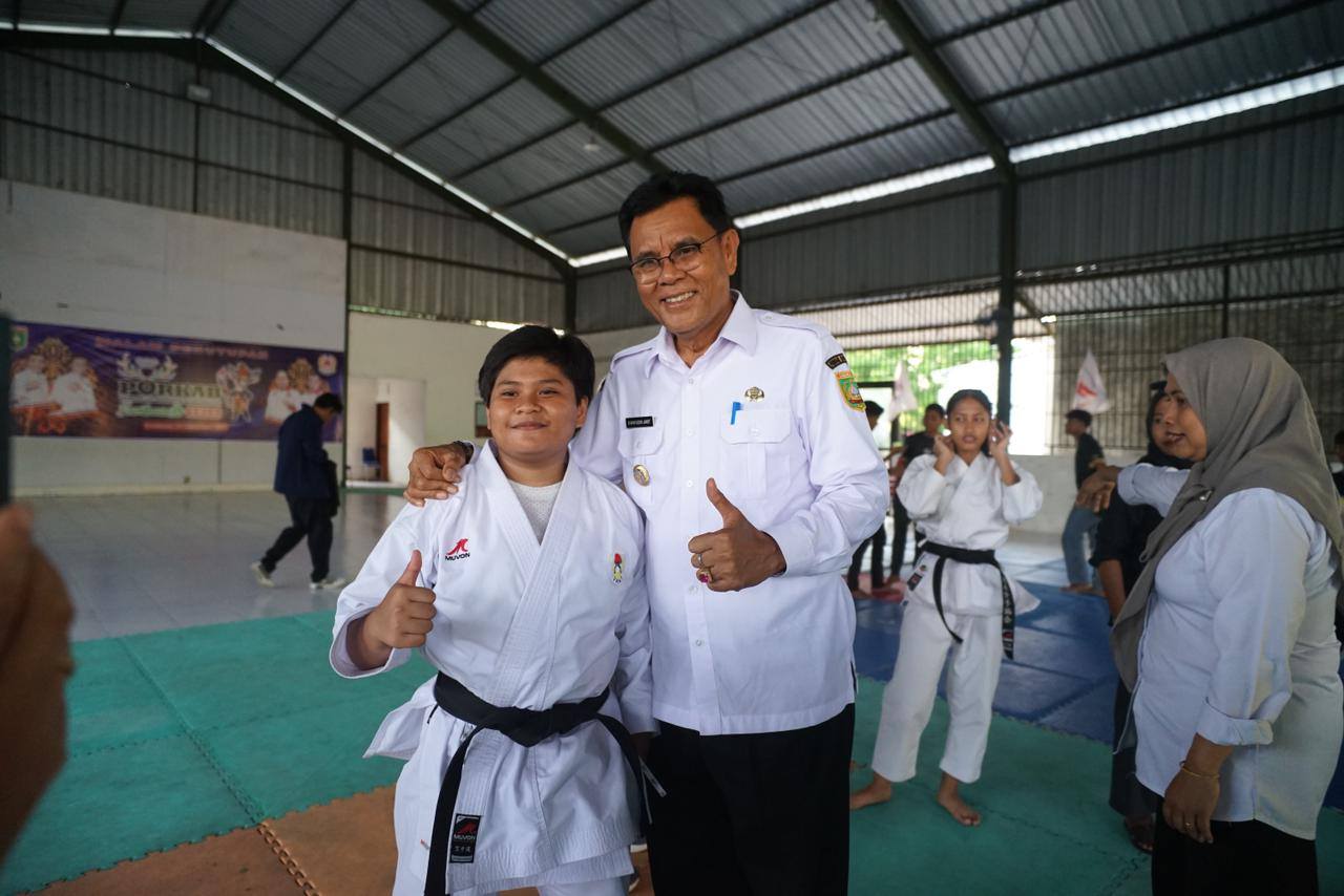 Bupati Sumbawa Lepas Tim Karate DOJO Garuda ke Kejuaraan Nasional 8.10.25